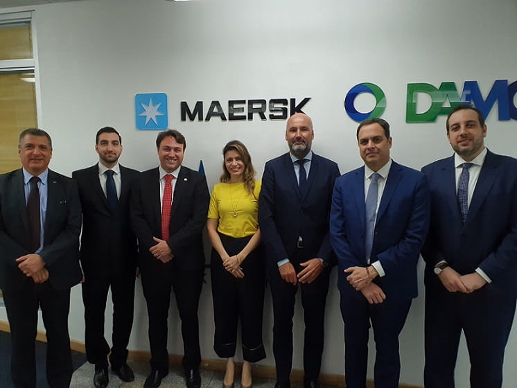 Paulo Câmara em visita à empresa Maersk