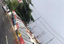 Estrutura de proteção contra sol e chuva de quiosques desabam durante chuva em Petrolina-PE