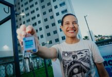 No Recife, governadora Raquel Lyra entrega chaves de 125 residências para famílias beneficiadas pelo Programa Morar Bem – Entrada Garantida