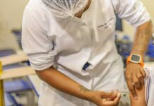 Vacinação nas escolas segue até dia 30 e meta é imunizar 27 milhões