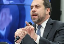 Na Câmara, Boulos defende fim da escala 6×1 de forma imediata