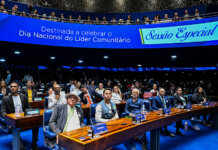Papel dos líderes comunitários é destacado em sessão do Senado — Senado Notícias Convidados à bancada acompanham sessão especial.