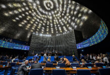 Rede de comunicação de MT e federação de fomento comercial serão homenageadas — Senado Notícias