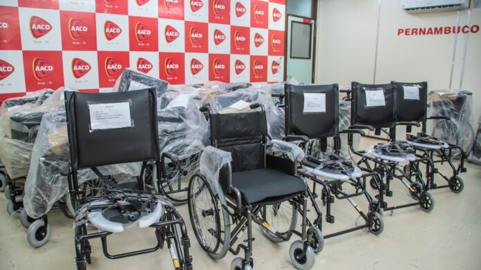 0D9B55B5-9AF5-44D6-9F50-3F468E0CFACF-scaled.jpeg Pernambuco realiza entrega descentralizada de cadeiras de rodas por meio do Programa Pernambuco Acessível