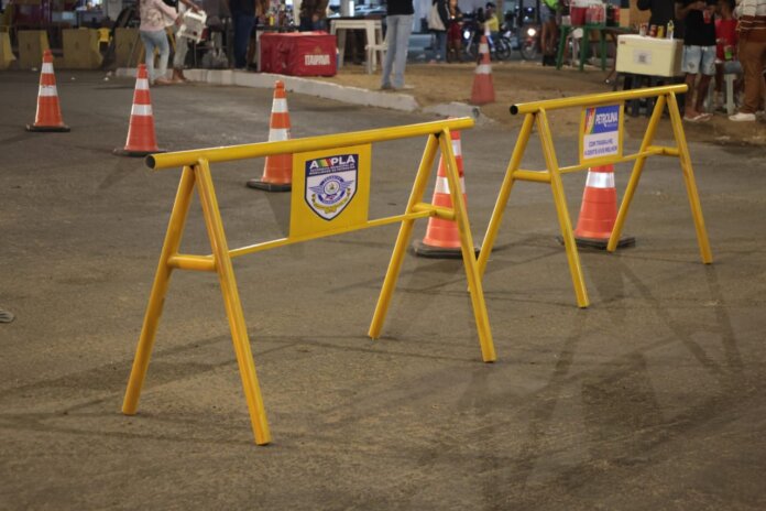 INTERDIÇÃO DE RUA