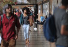 Mais da metade dos graduandos já abdicaram de estudos para cuidar de f