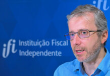 Em relatório, IFI aponta que despesas do governo continuam crescendo O RAF traz, mensalmente, avaliações conjunturais sobre a macroeconomia, receitas e despesas públicas, e o ciclo orçamentário. Duas vezes por ano, em maio e novembro, o RAF também traz atualizações das projeções macrofiscais da IFI para os próximos anos, na forma de cenários base, otimista e pessimista.
