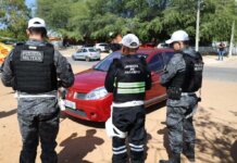 Petrolina reforça fiscalização contra estacionamento irregular em canteiros