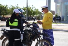 Blitz educativa orienta motociclistas sobre segurança no trânsito em Petrolina