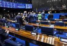 Oposição quer adiar debate sobre fim da escala 6X1
