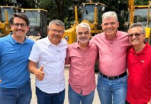 Humberto Costa entrega R$ 4,3 milhões em máquinas e caminhões para 12 municípios de Pernambuco