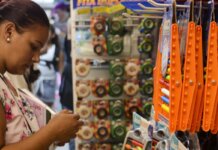 Vendas no comércio varejista têm variação de 0,1% em agosto