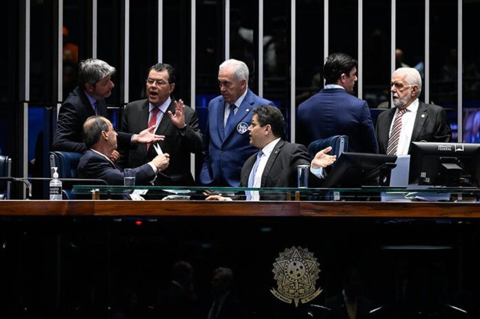 senado_Easy-Resize.com